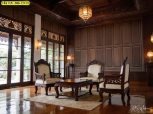 ภาพติดผนังลายไม้คลาสสิก ช่วยขับเฟอร์นิเจอร์สีอ่อนให้โดดเด่นและสมดุลกับผนังโทนเข้ม