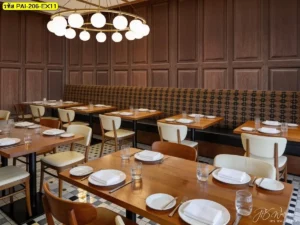 วอลเปเปอร์ลายกรุผนังไม้ ช่วยให้ผนังห้องดูเหมือนงานบิวท์อินและเพิ่มความเรียบร้อยให้พื้นที่